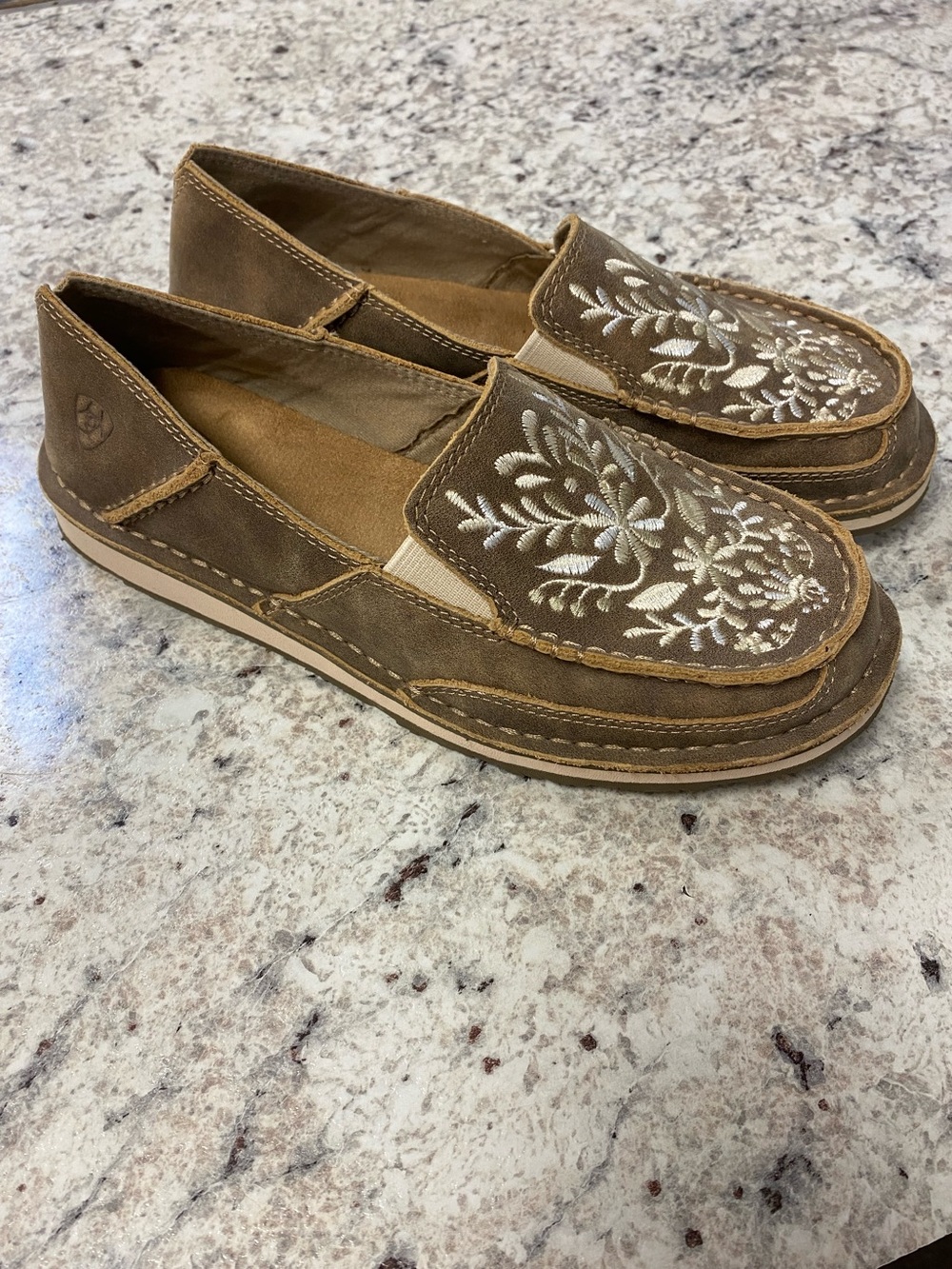 Ariat Floral Cruiser Embroidered Leather Slip On Loafer Flats Size 7.5B